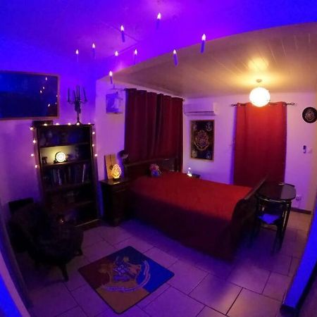 La Chambre Des Sorciers - Logement Independant Sainte-Marie Eksteriør bilde