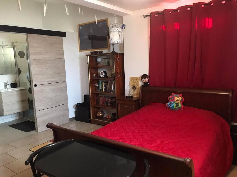La Chambre Des Sorciers - Logement Independant Sainte-Marie Eksteriør bilde